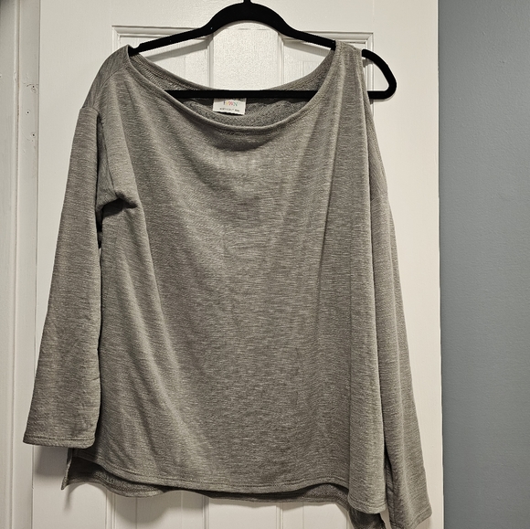 Fantastic Fawn Tops - Fantastic Fawn cold shoulder shirt